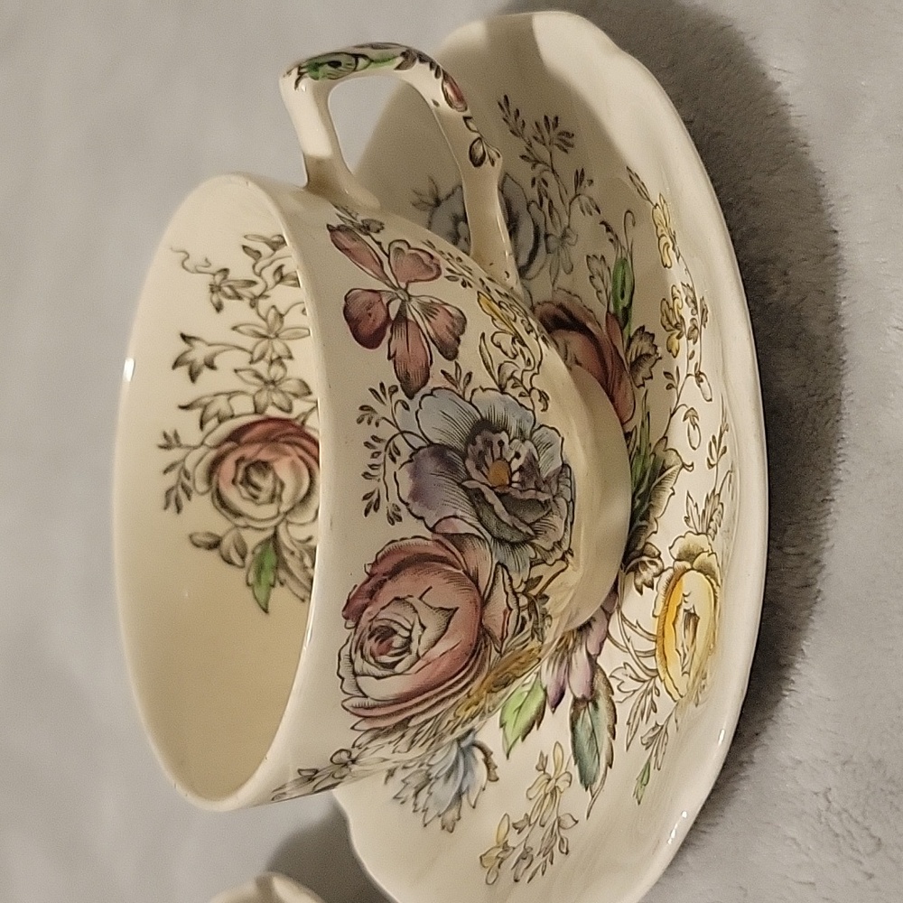 Johnsin Bros Sheraton teacup and saucer. Set of 3 - Picture 4 of 10